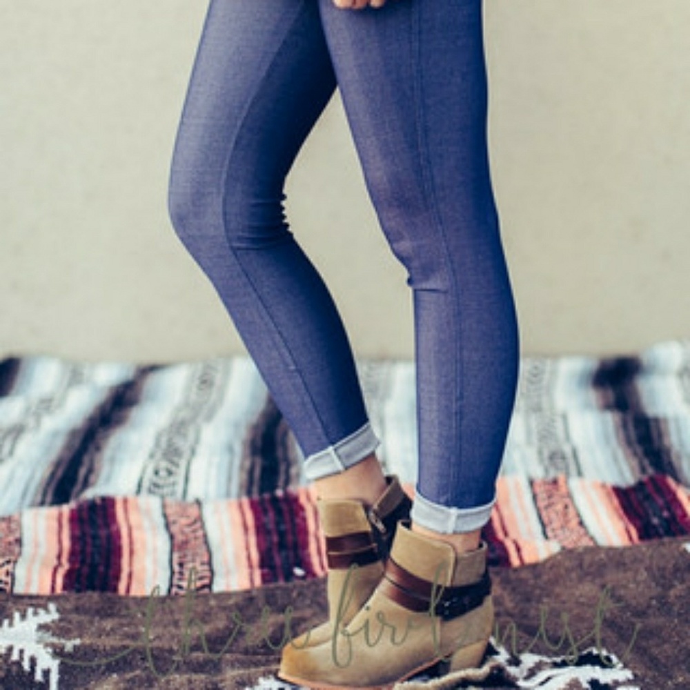 NWOT! Three birds nest blue jeggings (M-L)